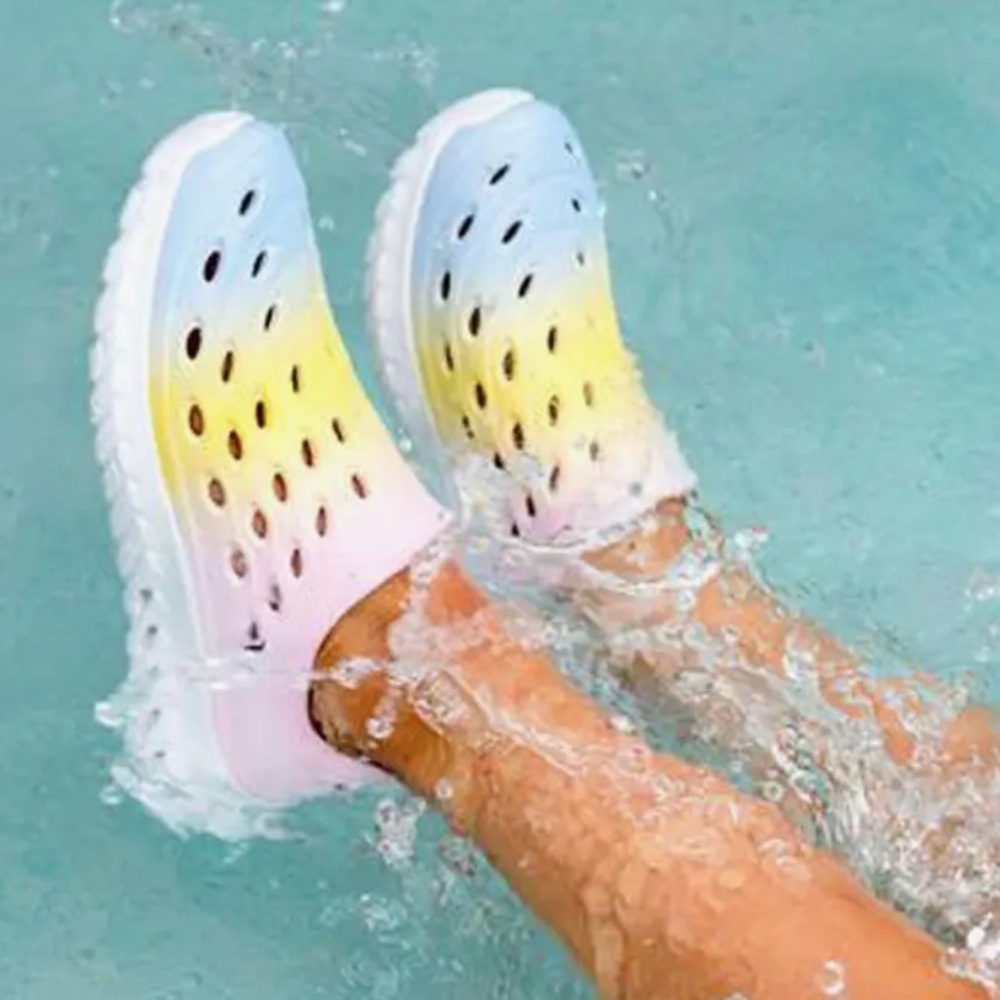 Girls slip on water safe sneakers Nordstrom rugged shark pastel ombre’ size 3